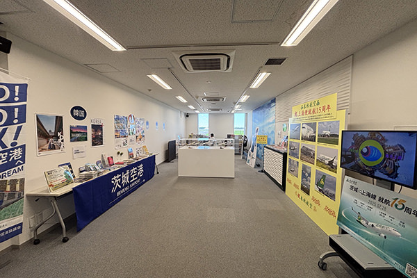 上海便就航15周年記念展示および国際線観光コーナー